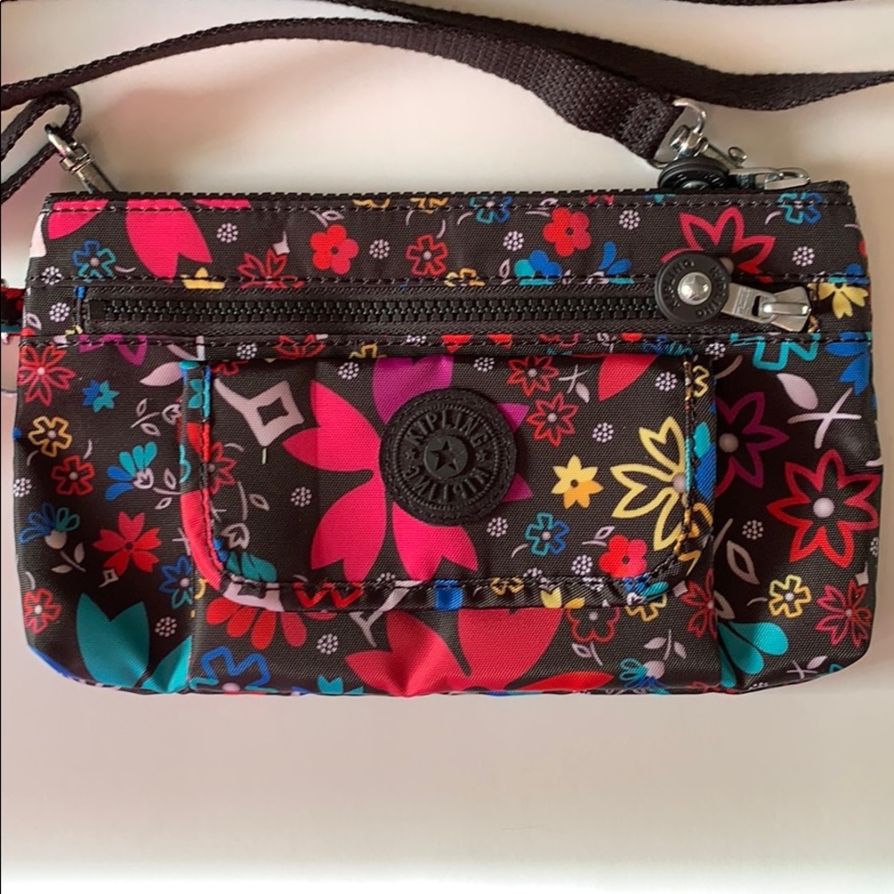 Kipling Clutch